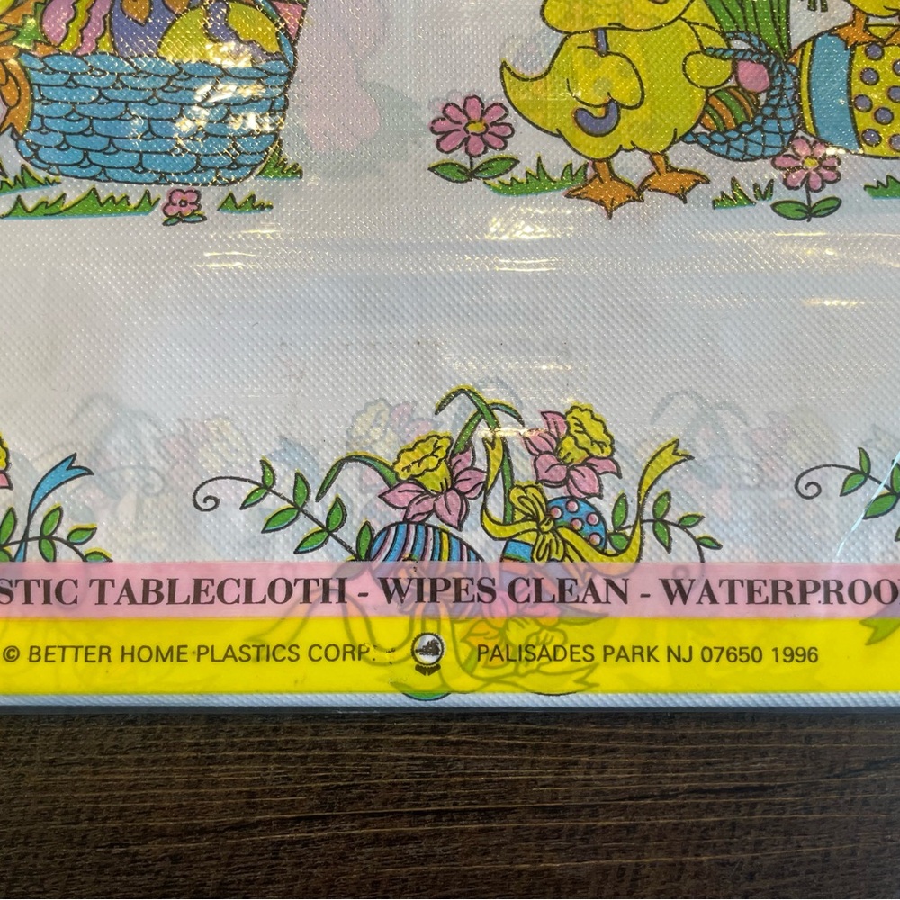 Vintage Plastic‎ Easter Tablecloth Chicks Bunnies Egg Floral 52x90 Retro New - Picture 4 of 4